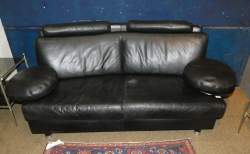 Meuble: Canapé LEOLUX Vintage 1989 modèle Accolade en cuir design (griffes) ARMG