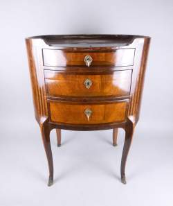 Meuble: Chiffonier/ Chevet en marqueterie de bois de rose (manques) de style transition fin 19eS début 20eS 