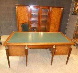 Meuble : Ensemble de bureau de style EMPIRE en acajou et placage d'acajou (bon état gén , lacunes bureau) : bureau , bibliothèque , fauteuil