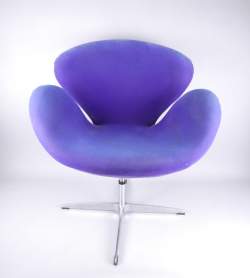 Meuble : Fauteuil Vintage d'après le modèle SWAN de Arne JACOBSEN Housse à fermeture (tache)