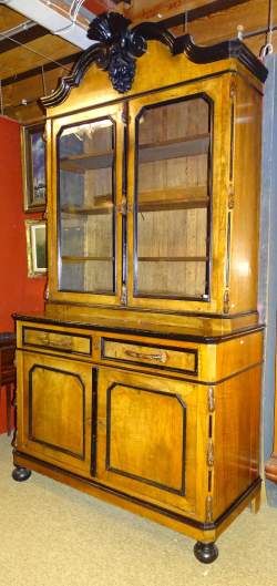 Meuble Deux corps vitrine en noyer et bois noirci Napoléon III 2è moitié 19eS