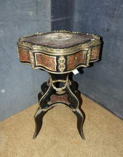 Meuble : Jardinière en marqueterie dite Boulle (acc couvercle) époque Napoléon III en bois noirci et ornementation de laiton
