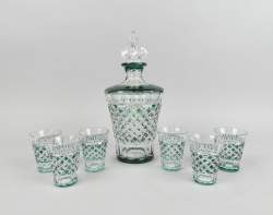 Verrerie : Carafe H : 27cm (micro ecl bouchon) et 6 verres godets en cristal taillé Val Saint Lambert vert/incolore