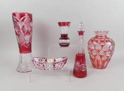 Verrerie : (5pcs) Attribué à Val Saint Lambert dont 2 signés (bon état gen , micro rayures/ ecl sur certains) : 3 vases , 1 carafe et 1 ramequin