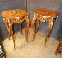 Meuble : Paire de tables d'appoint de style Louis XV