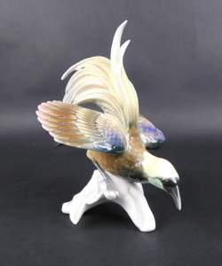Céramique : Oiseau de paradis en parade nuptiale en porcelaine marque au tampon ENS Karl