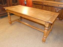 Meuble : table de ferme de style en chêne