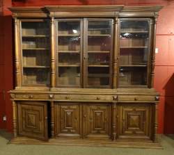 Meuble : bibliothèque vitrine de style Louis XIII en noyer fin 19eS