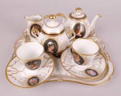 Céramique : Service à thé dit tête à tête en porcelaine 19eS (6pcs) (pt ecl) décor peint de buste à l'antique