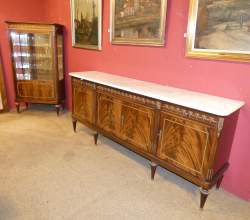 Meuble : Mobilier de salle à manger de style en marqueterie buffet 4 portes dessus marbre et vitrine 1 porte