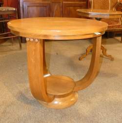 Meuble : table guéridon Art Déco en bois clair circa 1940
