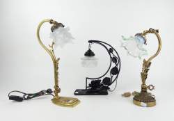 Objet : 3 lampes sur pied : 2 en bronze et 1 en fer forgé