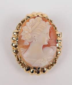 Bijou : Broche /pendentif entourage en or jaune 18K serti d'un camée sur coquille - profil de jeune femme -