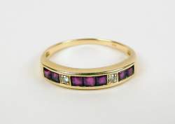 Bijou : Bague en or jaune 18K sertie de rubis et de diamants
