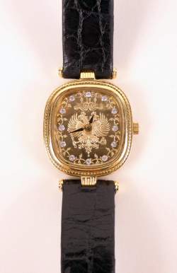 Bijou : Montre bracelet de dame boitier et boucle en or jaune 18K cuvette gravée House of Fabergé cadran diamants? et aigle bicéfale mouvement à quartz (non vérifié)
