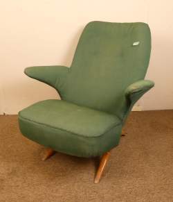 Meuble : fauteuil modèle - Pingouin - (usure d'usage , regarni , taches) attribué au designer RUTH Théo