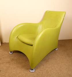Meuble : Fauteuil (usure +ou - marquée cache - poussière leg décousue) designer VAN DEN BERG Gérard
