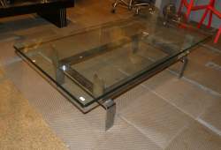 Meuble : Table basse à piètement chromé dessus en verre