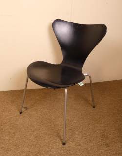 Meuble : Chaise à 4 pieds (usure d'usage) JACOBSEN Arne