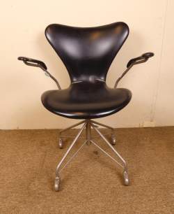 Meuble : Fauteuil à roulettes (déchirures) JACOBSEN Arne