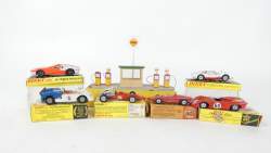 Jouet : voitures de course miniatures DINKY TOYS MECCANO (6) (usures , mqe) + station 782 (boites abimées)