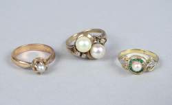 Bijou : 2bagues en or jaune 18K serties de perles (mq) + bague en or 10K sertie de perles (mq)