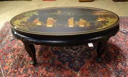 Asiatique : meuble : table de salon laquée noire peinte de personnages 2è moitié 20eS