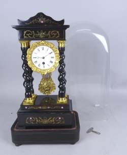 Horlogerie Horloge portique ChX/NapIII bronze doré incrustation marqueterie de cuivre mvt rond de Paris Barrard&Vignon à sonnerie