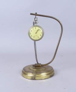 Horlogerie : Porte montre de gousset en métal doré avec montre de gousset (ds l'état)